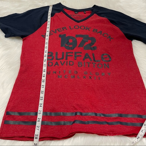 Men’s Buffalo David Britton Never Look Back v-neck short sleeve t-shirt, size M - Picture 6 of 6